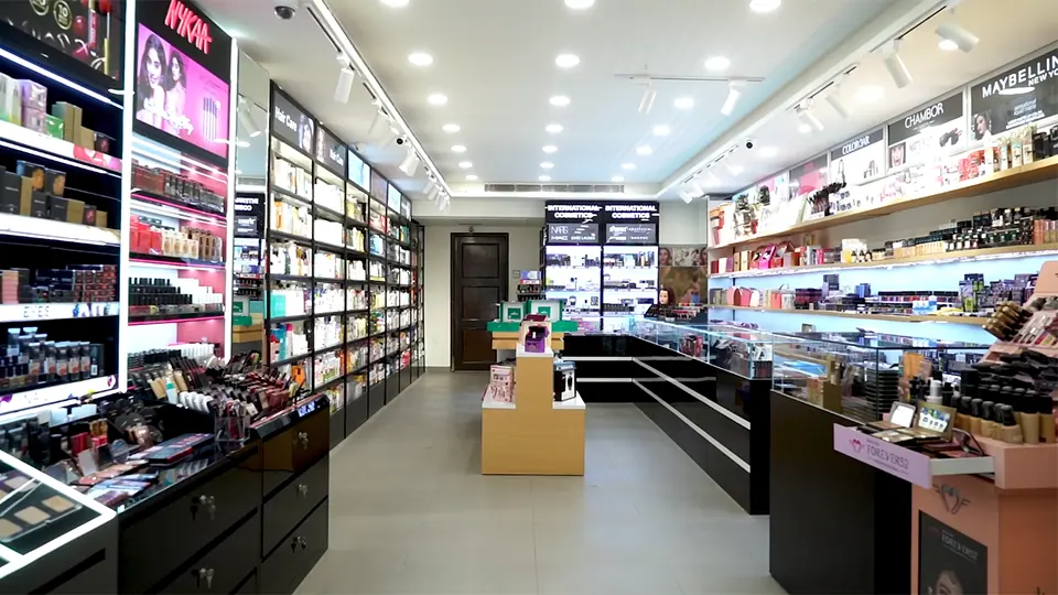 NFC cosmétique-main
